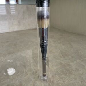 HEAVENLY LUXE™ COMPLEXION PERFECTION BRUSH #7